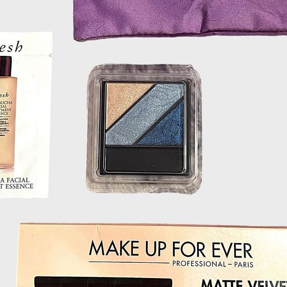 Huge Bundle Of Skincare And Makeup With Cosmetic Bag #1 Over $100 Retail - Picture 7 of 8